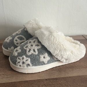 American Eagle Grey Peace Platform Slippers Size 10